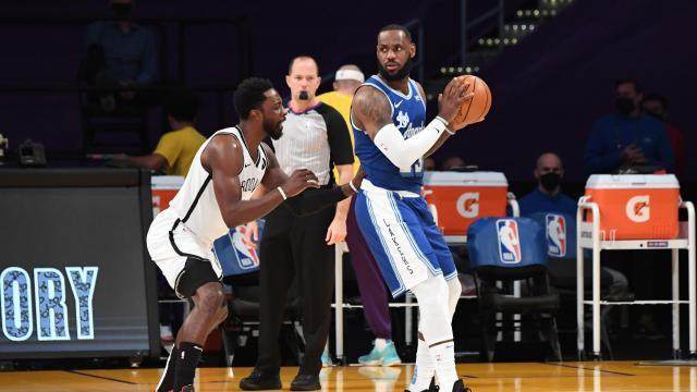 乐鱼体育-官方MVP榜：詹姆斯继续领跑 利拉德杀入前三